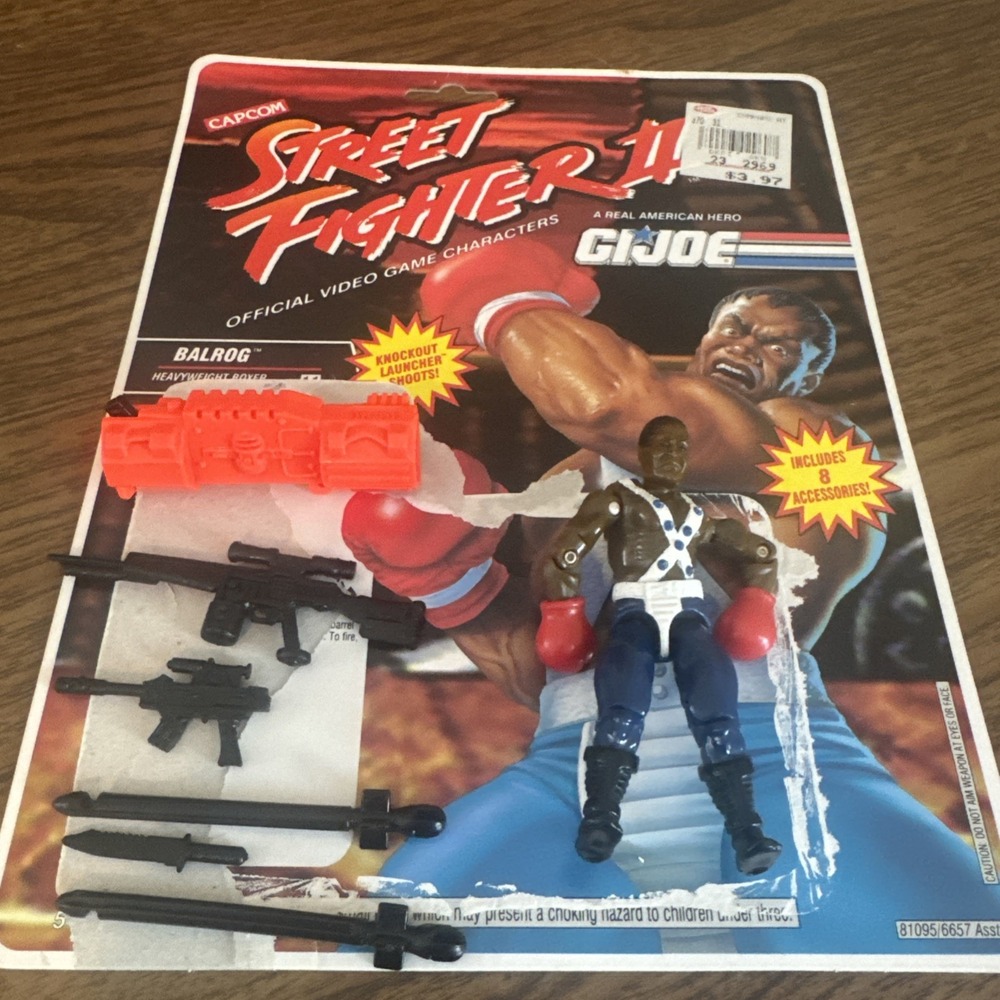 G.I. Joe Street Fighter II Balrog figure Hasbro (1993) With 6 Pieces And CARD